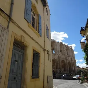 Des Arènes, Deux Chambres Avec Patio, Patangarles. Appartement Arles